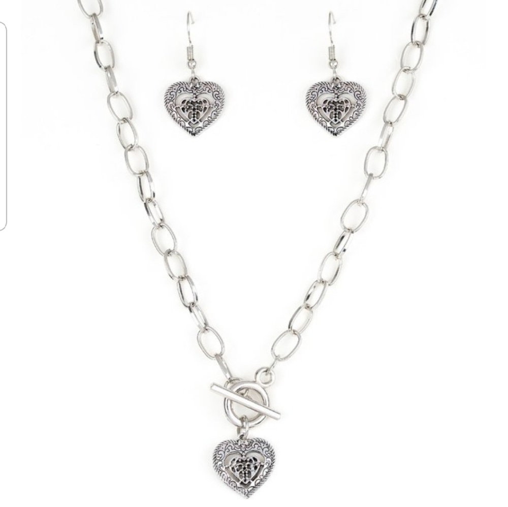 Paparazzi Silver Heart Necklace Set